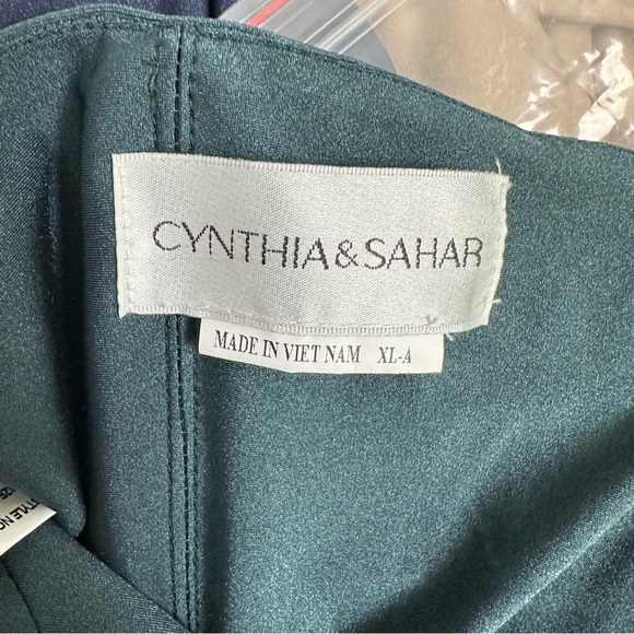 CYNTHIA & SAHAR XIMENA · STYLE CS112 · LUXE STRETCH SATIN Evergreen XL - Picture 7 of 11